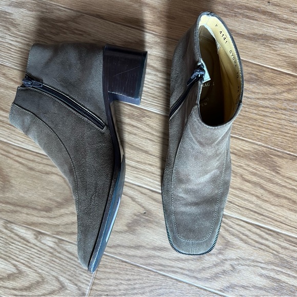 Bruno Magli Suede Booties size 10 - Picture 2 of 8